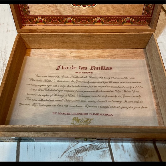 Vintage Cigar Box Purse w/Vintage matches - Picture 4 of 7